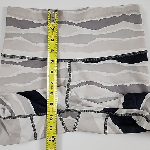 Lululemon True Self Crop Legging Bleacher Stripe Taupe Black 20" Inseam Size 4 - Picture 9 of 15